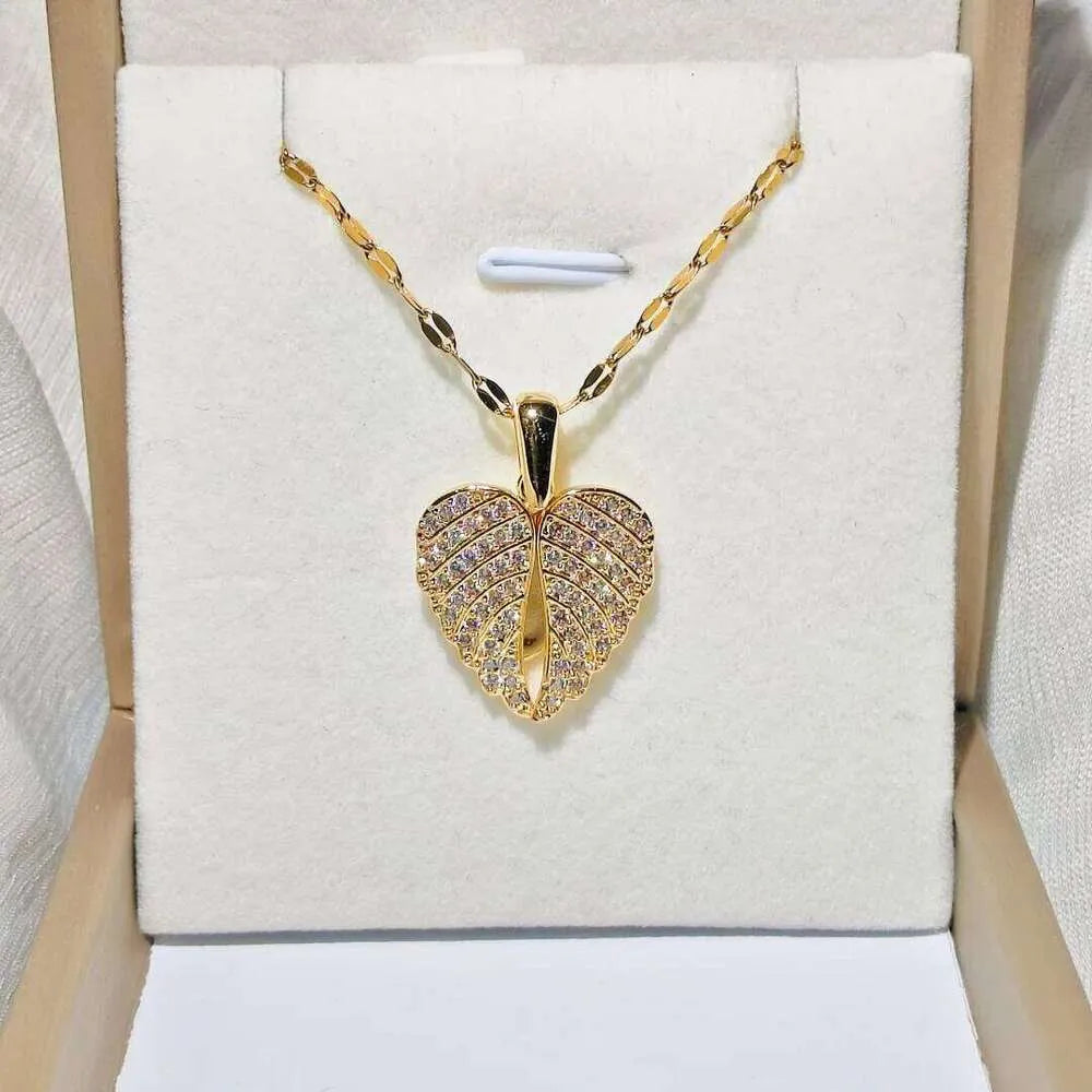 Micro-inlaid Zircon Angel Wing Heart Pendant Necklace